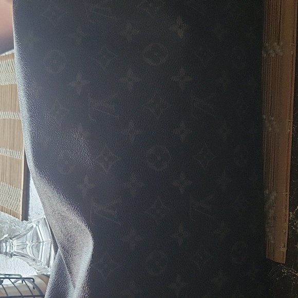 LV purse - Picture 4 of 6